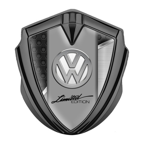 VW Abzeichen selbstklebend Graphit Tonfarbe mit 3D Hintergrund Design und Limited Edition logo