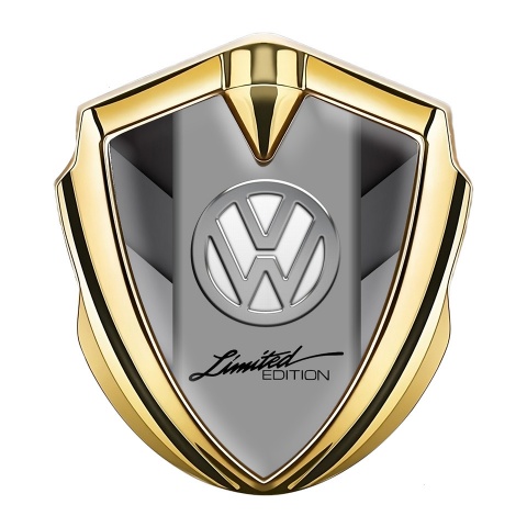 VW Emblem Abzeichen selbstklebend Goldtonfarbe mit Graue Streifen Basis und Chrom Logo Stil
