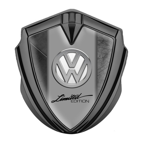 VW Emblem Auto Zeichen Graphit Tonfarbe mit Zerkratzte Oberflaache Hintergrund Auflage