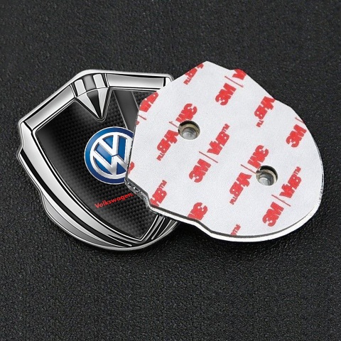 VW Emblem Logo Schriftzug Aufkleber Silbertonfarbe mit Kohlenstoff Basis mit Vertikaler grauer Balken