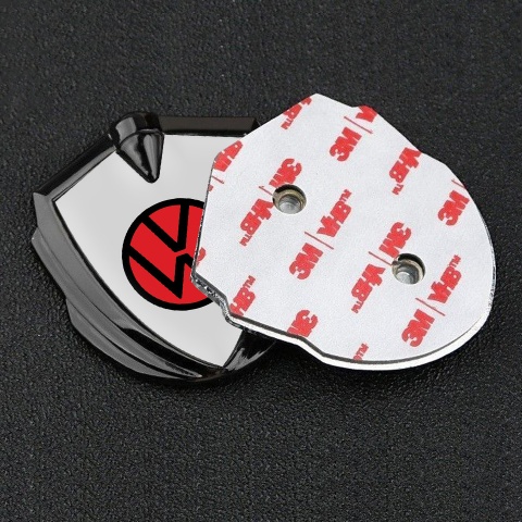 VW Abzeichen selbstklebend Graphit Tonfarbe mit Hellgrau Basis und Rot Logo Stil