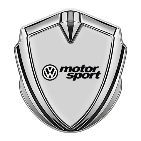 VW Emblem Abzeichen selbstklebend Silbertonfarbe mit Grau Basis und Motor Sport Logo
