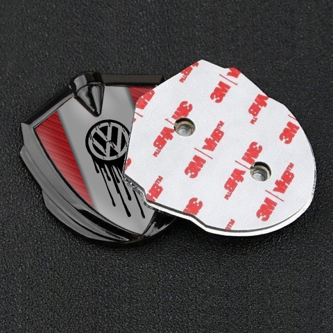 VW Emblem Abzeichen Graphit Tonfarbe mit Rot Kohlenstoff Hintergrund und Tropfende Farbe Logo Effekt