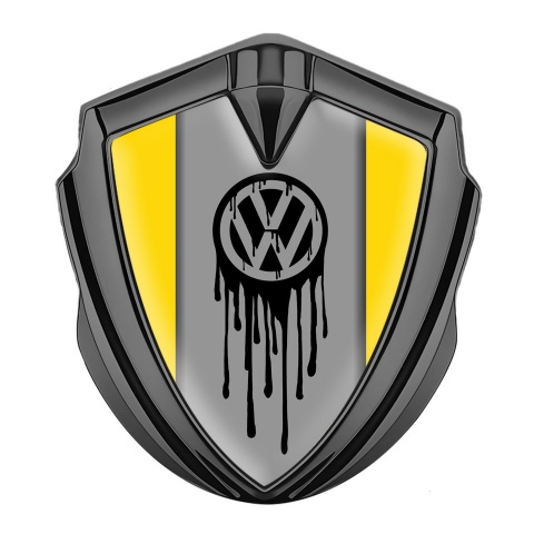 VW Emblem Logo Schriftzug Aufkleber mit Graphit Tonfarbe Gelb Hintergrund und Tropfende Farbe Logo Stil