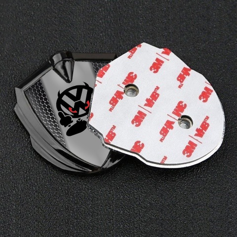 VW Emblem Logo Schriftzug Aufkleber mit Graphit Tonfarbe und Perforierter Stahl Basis Teufel logo Stil