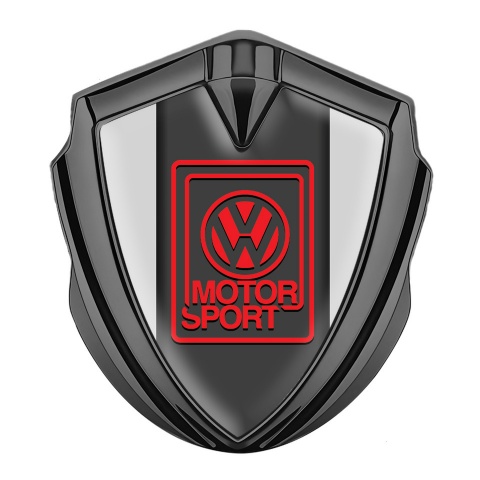 VW Seitenflugel Emblem Aufkleber Graphit Tonfarbe mit Grau Hintergrund und Rot Motor Sport Logo