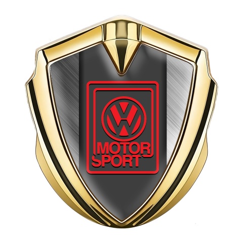 VW Selbstklebendes Metallaufkleber Emblem Goldtonfarbe mit Zerkratzter Stahl Basis Design und Rot Motor Sport Logo