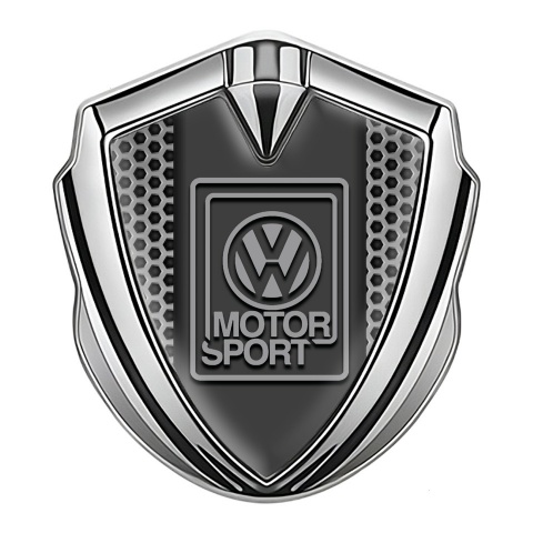 VW Seitenflugel Emblem Aufkleber Silbertonfarbe mit Wabeneffekt Basis und Grau Motorsport Logo