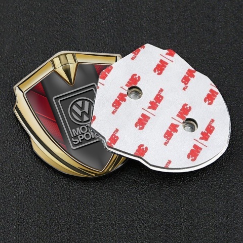 VW Emblem Abzeichen Goldtonfarbe mit Rote Tafeln Basis Design und Grau Motorsport Logo