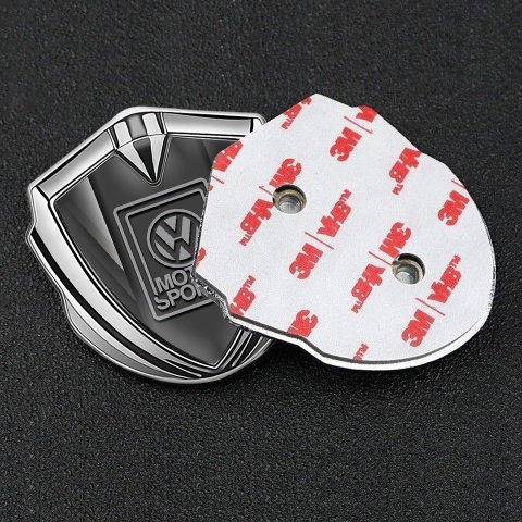VW Abzeichen selbstklebend Silbertonfarbe mit Monochrome Panels und Grau Motorsport Logo