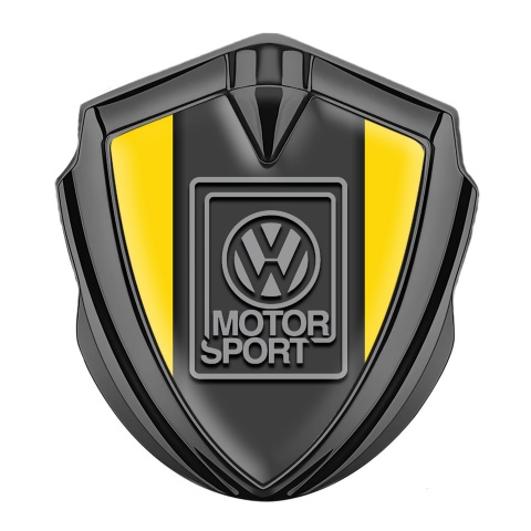 VW Emblem Abzeichen selbstklebend Graphit Tonfarbe mit Gelb Basis Stil Und Motorsport Logo