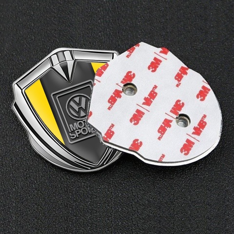 VW Emblem Abzeichen selbstklebend Silbertonfarbe mit Gelb Basis Stil Und Motorsport Logo
