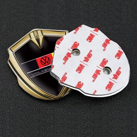 VW Emblem Auto Zeichen Goldtonfarbe mit Schwarz Basis und Logo der Deutschen Flagge