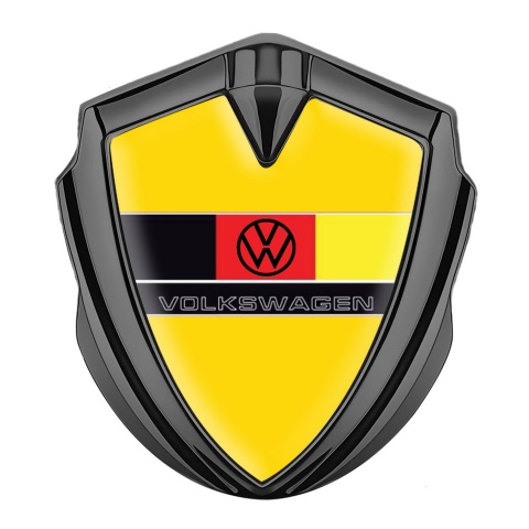 VW Abzeichen selbstklebend Graphit Tonfarbe mit gelb Basis und Deutschen Flagge Auflage