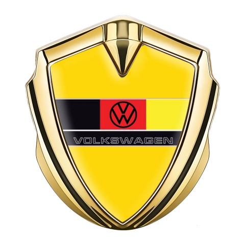 VW Abzeichen selbstklebend Goldtonfarbe mit gelb Basis und Deutschen Flagge Auflage