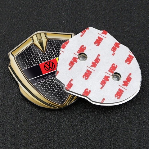 VW Emblem Abzeichen selbstklebend Goldtonfarbe mit Perforierter Stahl Basis Deutschen Flagge Logo Design