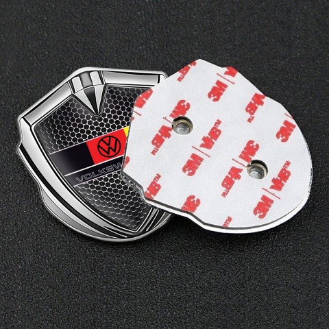 VW Emblem Abzeichen selbstklebend Silbertonfarbe mit Perforierter Stahl Basis Deutschen Flagge Logo Design