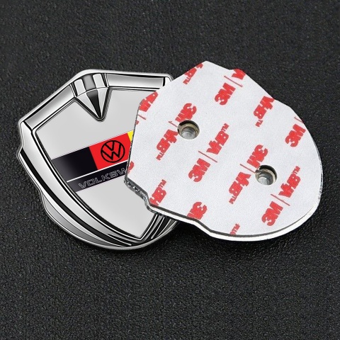 VW Emblem Aufkleber Autozubehor Silbertonfarbe mit Grau Basis und Deutschen Flagge Logo