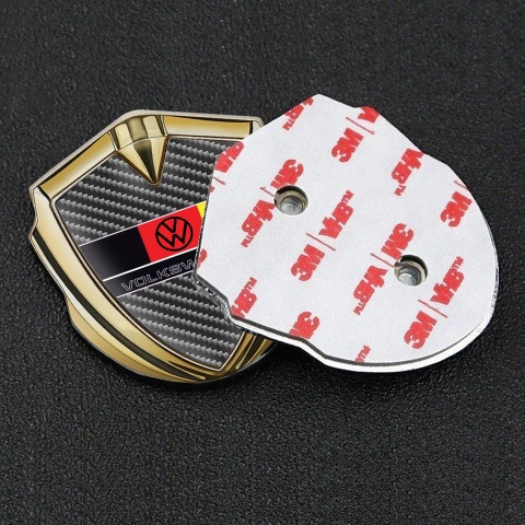 VW Selbstklebendes Metallaufkleber Emblem Goldtonfarbe mit Dunkel Carbon und Deutschen Flagge Logo Design