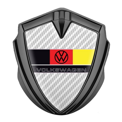 VW Emblem Logo Schriftzug Aufkleber mit Graphit Tonfarbe Weiss Carbon Basis und Logo der Deutschen Flagge