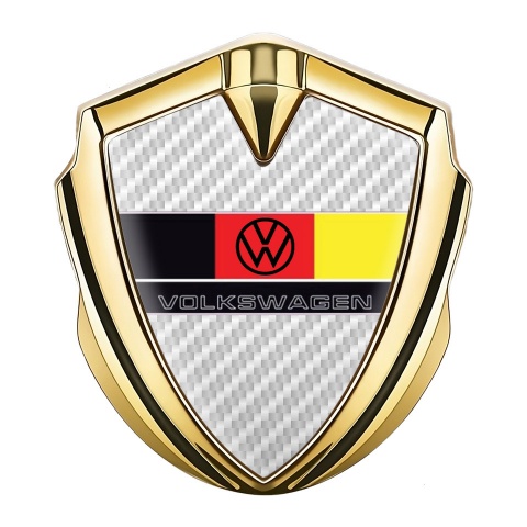 VW Emblem Logo Schriftzug Aufkleber mit Goldtonfarbe Weiss Carbon Basis und Logo der Deutschen Flagge