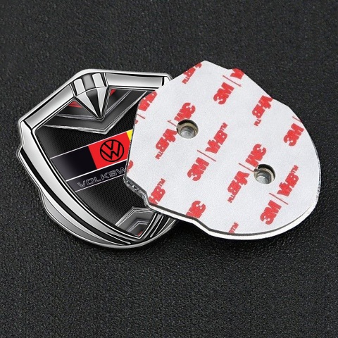 VW Emblem Aufkleber Autozubehor Silbertonfarbe mit Chromelemente Basis Design und Deutschen Flagge Logo