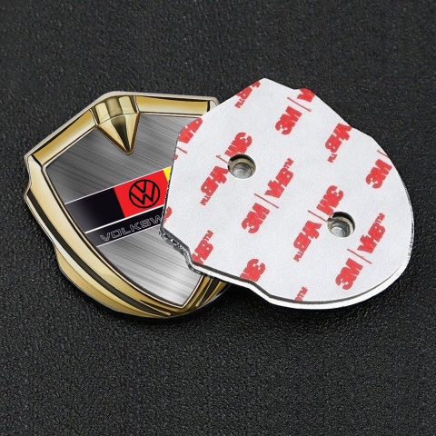 VW Emblem Abzeichen Goldtonfarbe mit Gebursteter Stahl Deutsche Flagge Logo