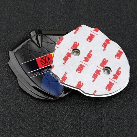 VW Abzeichen selbstklebend Graphit Tonfarbe mit Schwarz Blau Mosaik Basis Design und Deutsche Flagge Logo