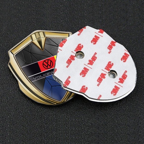 VW Abzeichen selbstklebend Goldtonfarbe mit Schwarz Blau Mosaik Basis Design und Deutsche Flagge Logo