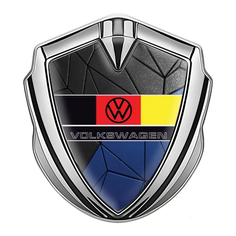 VW Abzeichen selbstklebend Silbertonfarbe mit Schwarz Blau Mosaik Basis Design und Deutsche Flagge Logo