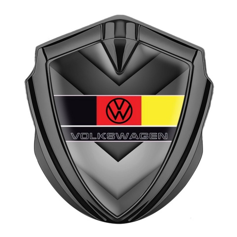 VW Selbstklebendes Metallaufkleber Emblem Graphit Tonfarbe mit Graue Pfeile Basis Design Deutsche Flagge Logo