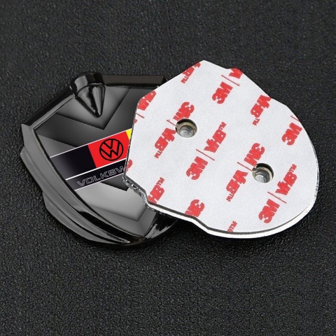 VW Selbstklebendes Metallaufkleber Emblem Graphit Tonfarbe mit Graue Pfeile Basis Design Deutsche Flagge Logo