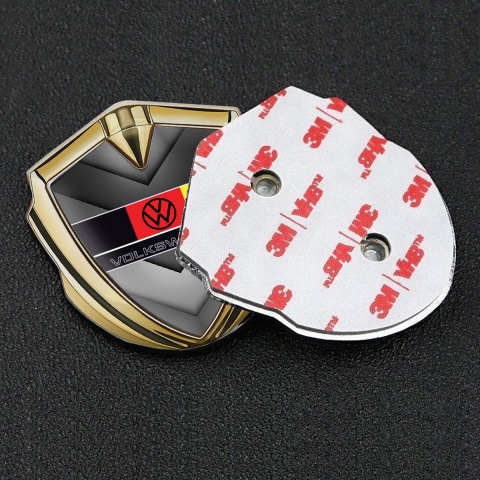 VW Selbstklebendes Metallaufkleber Emblem Goldtonfarbe mit Graue Pfeile Basis Design Deutsche Flagge Logo