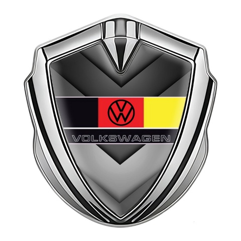 VW Selbstklebendes Metallaufkleber Emblem Silbertonfarbe mit Graue Pfeile Basis Design Deutsche Flagge Logo