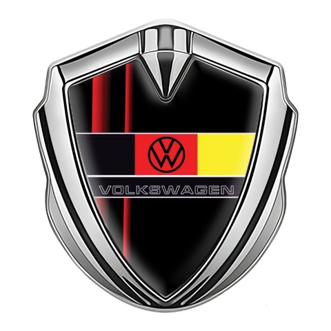 VW Emblem Logo Schriftzug Aufkleber Silbertonfarbe Schwarz Basis mit Rote Streifen und Deutsche Flagge Logo