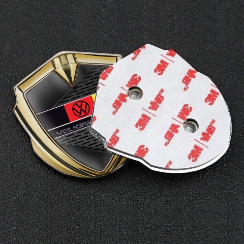 VW Seitenflugel Emblem Aufkleber Goldtonfarbe mit Schwarzer Kuhlergrill Design und Deutsche Flagge Logo Stil