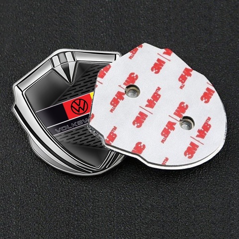 VW Seitenflugel Emblem Aufkleber Silbertonfarbe mit Schwarzer Kuhlergrill Design und Deutsche Flagge Logo Stil