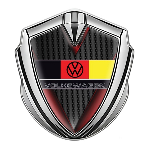 VW Emblem Abzeichen Silbertonfarbe Schwarzer Kühlergrill mit roten Elementen Basis und Deutsche Flagge Logo