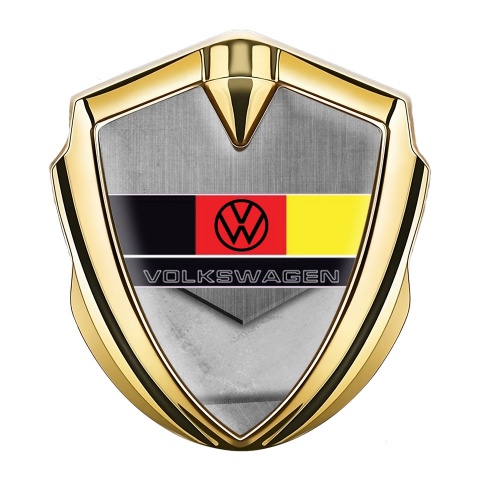 VW Abzeichen selbstklebend Goldtonfarbe mit Asphaltbelag Effekt Basis und Deutsche Flagge Logo Stil