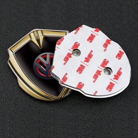 VW Abzeichen selbstklebend Goldtonfarbe Schwarz Hintergrund und 3D Logo Design