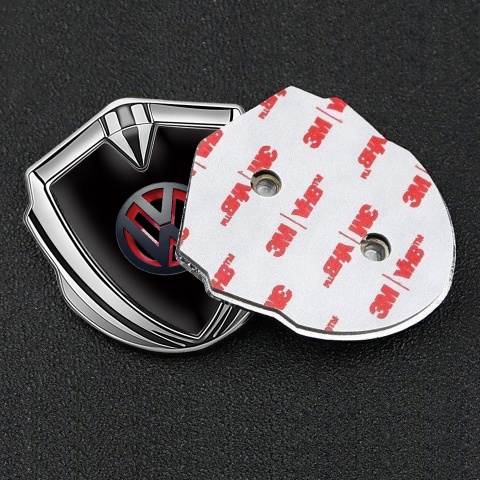 VW Abzeichen selbstklebend Silbertonfarbe Schwarz Hintergrund und 3D Logo Design