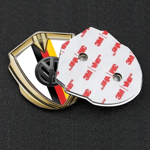 VW Emblem Abzeichen selbstklebend Goldtonfarbe mit Weiss Vorlage und 3D Logo Deutsche Trikolore