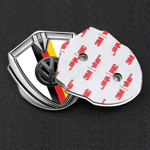 VW Emblem Abzeichen selbstklebend Silbertonfarbe mit Weiss Vorlage und 3D Logo Deutsche Trikolore