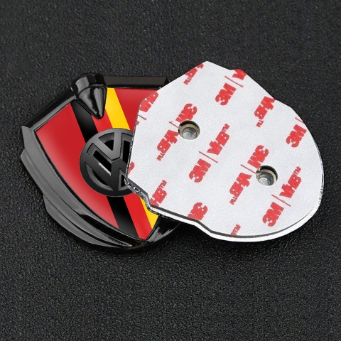 VW Emblem Auto Zeichen Graphit Tonfarbe mit Rot hintergrund und 3D Logo Deutsche Trikolore