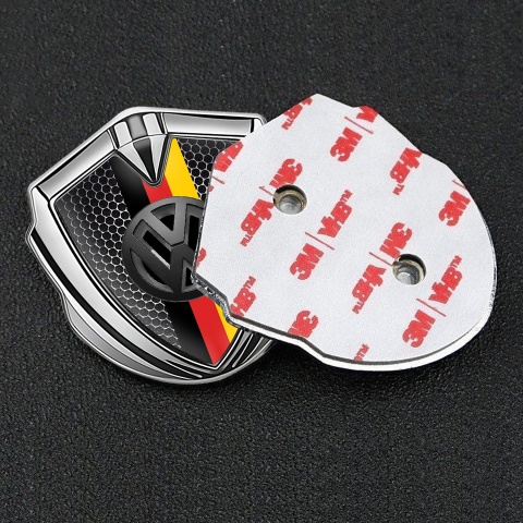 VW Selbstklebendes Metallaufkleber Emblem  Silbertonfarbe mit Perforierter Stahl Basis Desig und 3D logo Deutsche Trikoloren