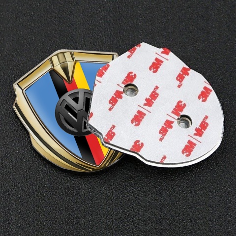 VW Emblem Logo Schriftzug Aufkleber mit Goldtonfarbe Blau Basis und 3D Logo Deutsche Trikolore