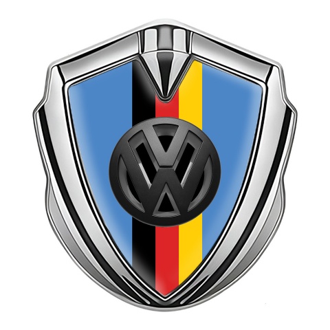 VW Emblem Logo Schriftzug Aufkleber mit Silbertonfarbe Blau Basis und 3D Logo Deutsche Trikolore