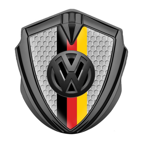 VW Abzeichen selbstklebend Graphit Tonfarbe mit Wabeneffekt Basis und 3D Logo Deutsche Trikolore