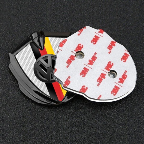 VW Emblem Auto Zeichen Graphit Tonfarbe mit Weiss Kohlenstoff Basis und 3D Logo Deutsche Trikolore