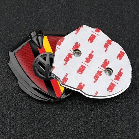 VW Emblem Aufkleber Autozubehor Graphit Tonfarbe mit Rote Carbon Hintergrund und 3D Logo Deutsche Trikolore